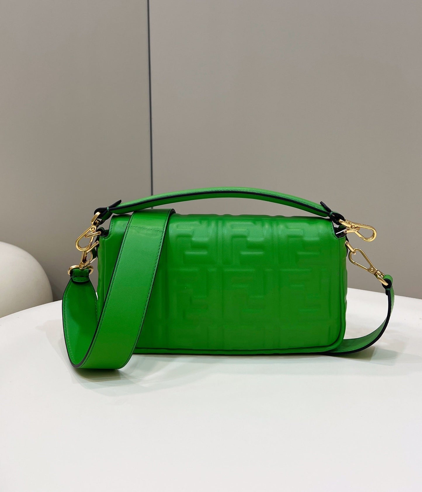BAGUETTE WITH FF MOTIF 27 IN EMERALD GREEN SOFT LAMBSKIN GOLD HARDWARE mysite