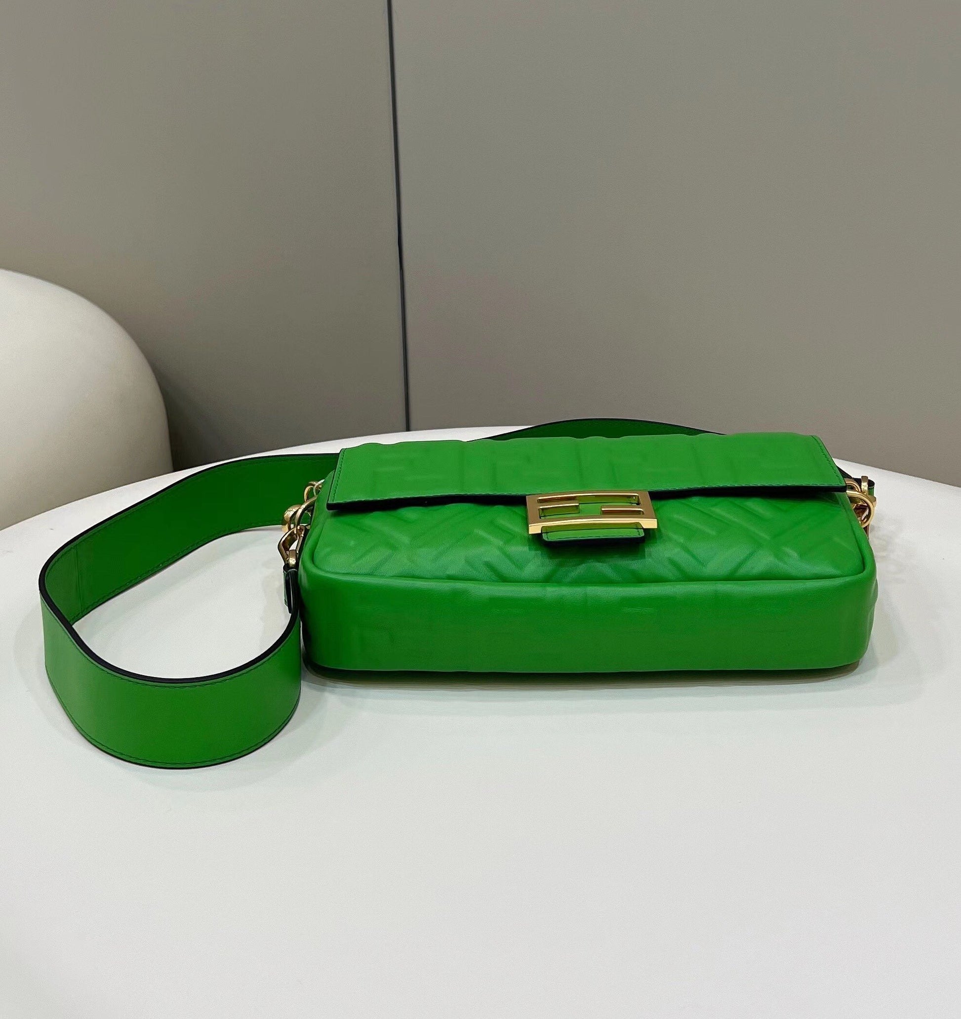 BAGUETTE WITH FF MOTIF 27 IN EMERALD GREEN SOFT LAMBSKIN GOLD HARDWARE mysite
