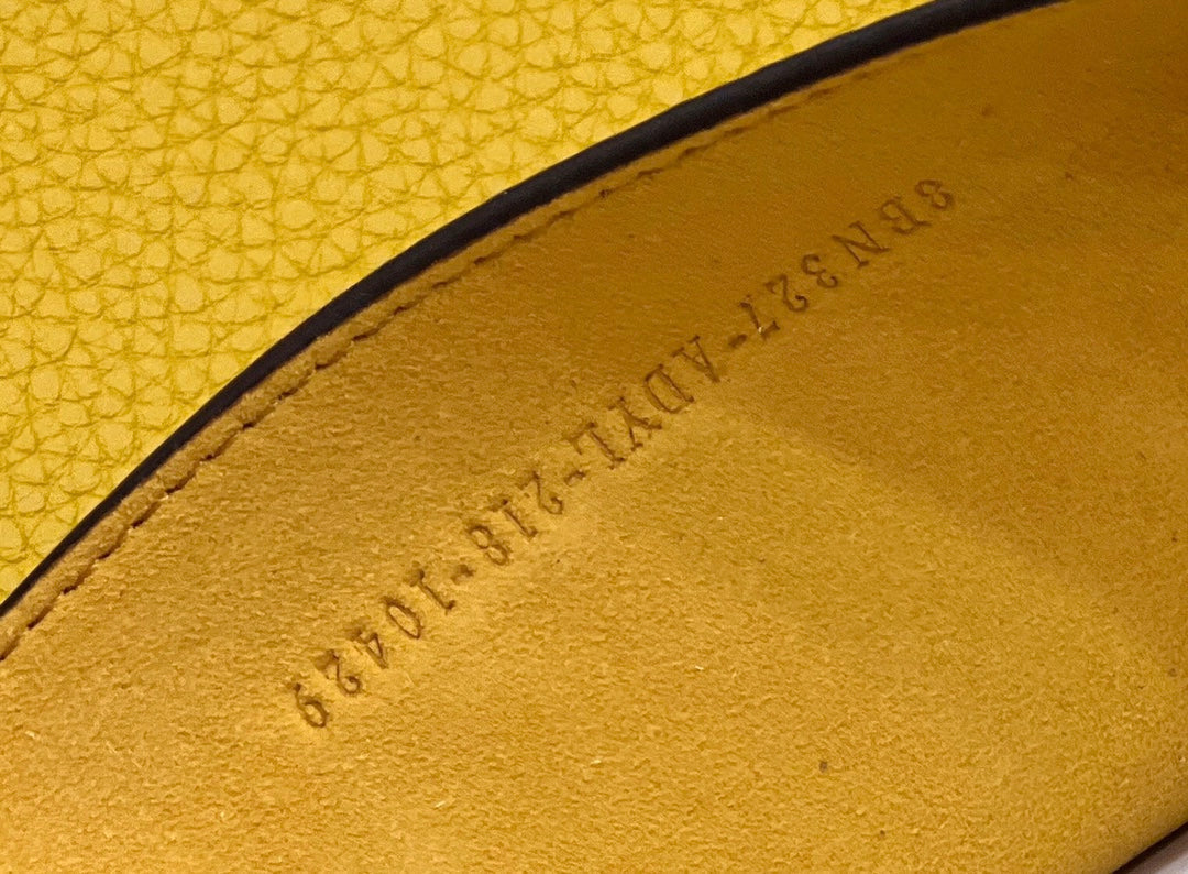 PEEKABOO ISEEU 33 IN YELLOW GRAINED CALFSKIN SILVER HARDWARE mysite