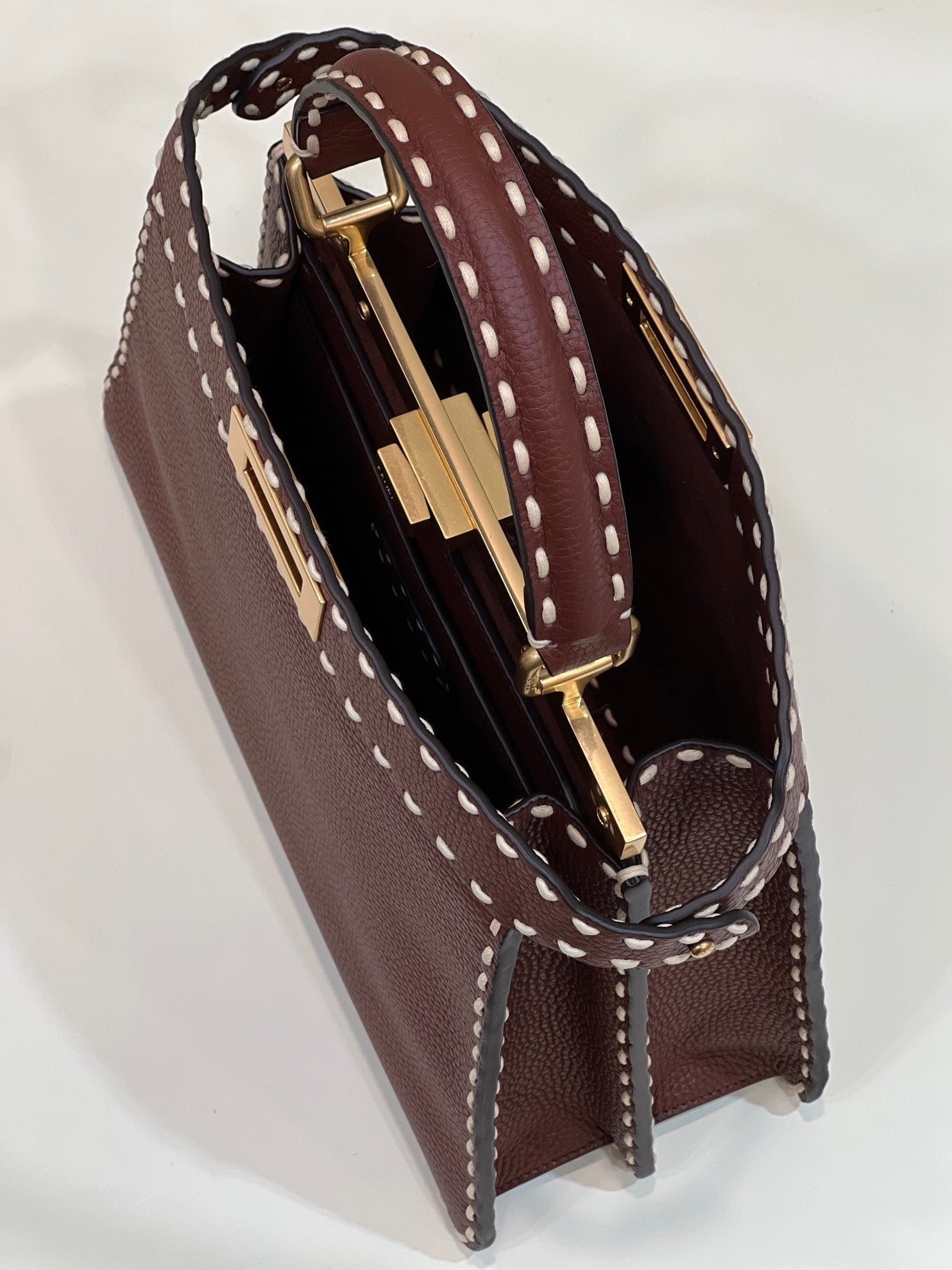 PEEKABOO ISEEU 33 IN SANGRIA RED GRAINED CALFSKIN GOLD HARDWARE mysite