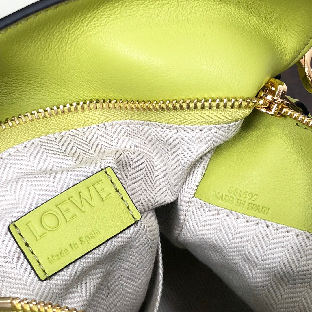 SMALL PUZZLE 24 BAG IN CLASSIC MEADOW GREEN CALFSKIN mysite