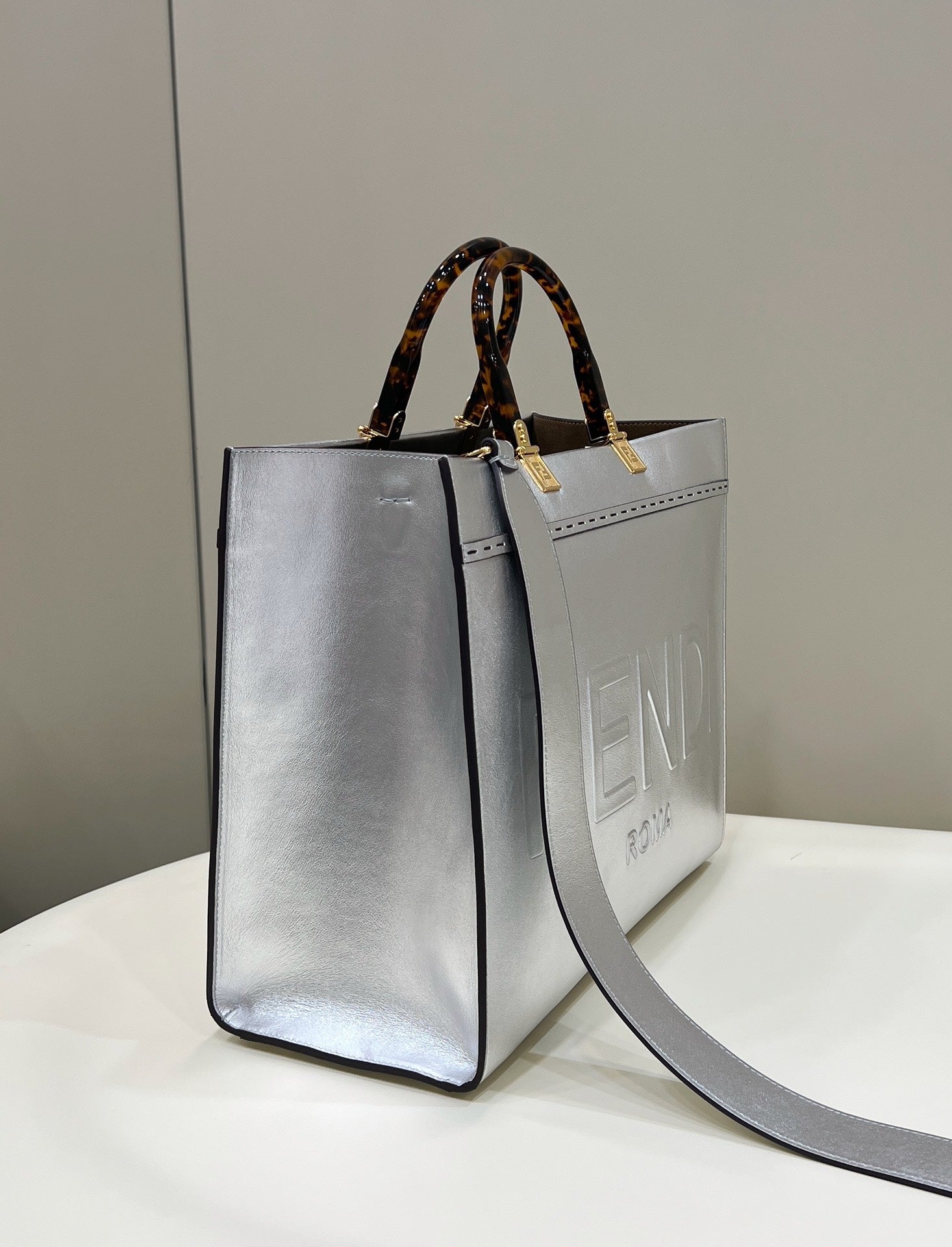 SHINE LARGE 35 TOTE IN SILVER CALFSKIN mysite