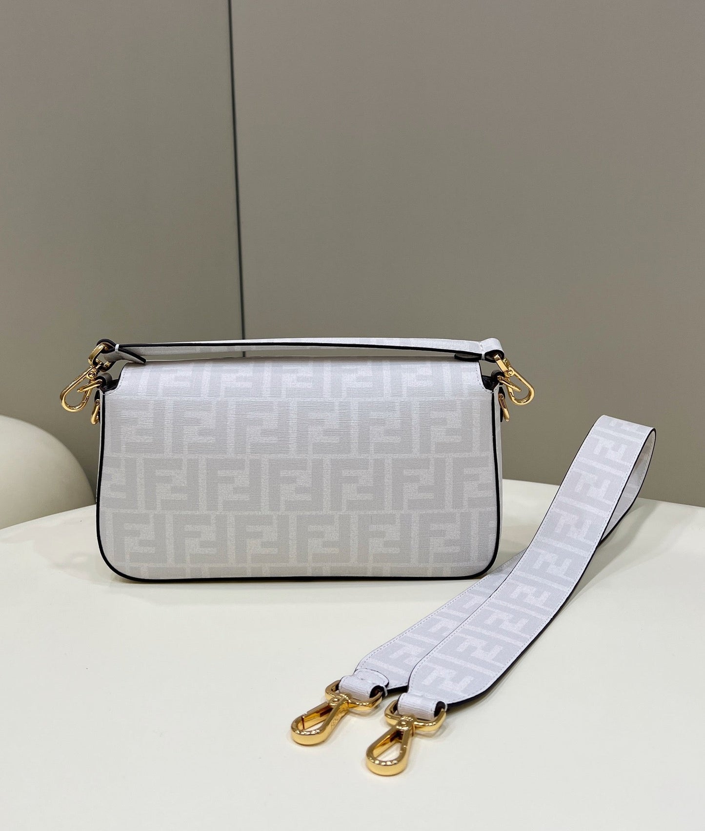 FENDI 27 BAGUETTE BAG IN WHITE CALFSKIN ATTACH STICKER GOLD HARDWARE mysite