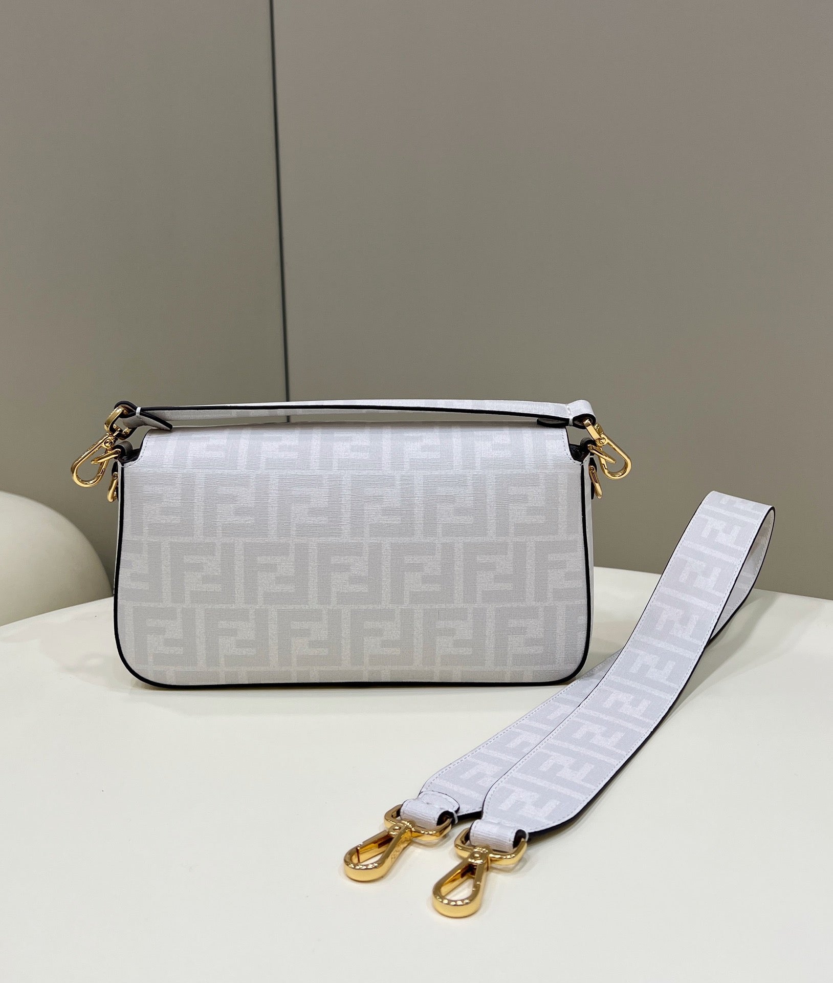 FENDI 27 BAGUETTE BAG IN WHITE CALFSKIN ATTACH STICKER GOLD HARDWARE mysite