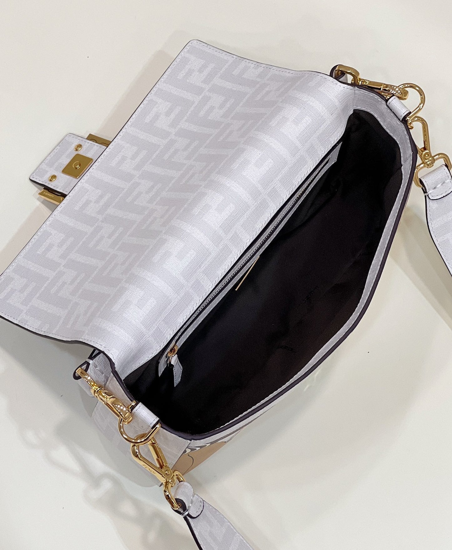 FENDI 27 BAGUETTE BAG IN WHITE CALFSKIN ATTACH STICKER GOLD HARDWARE mysite