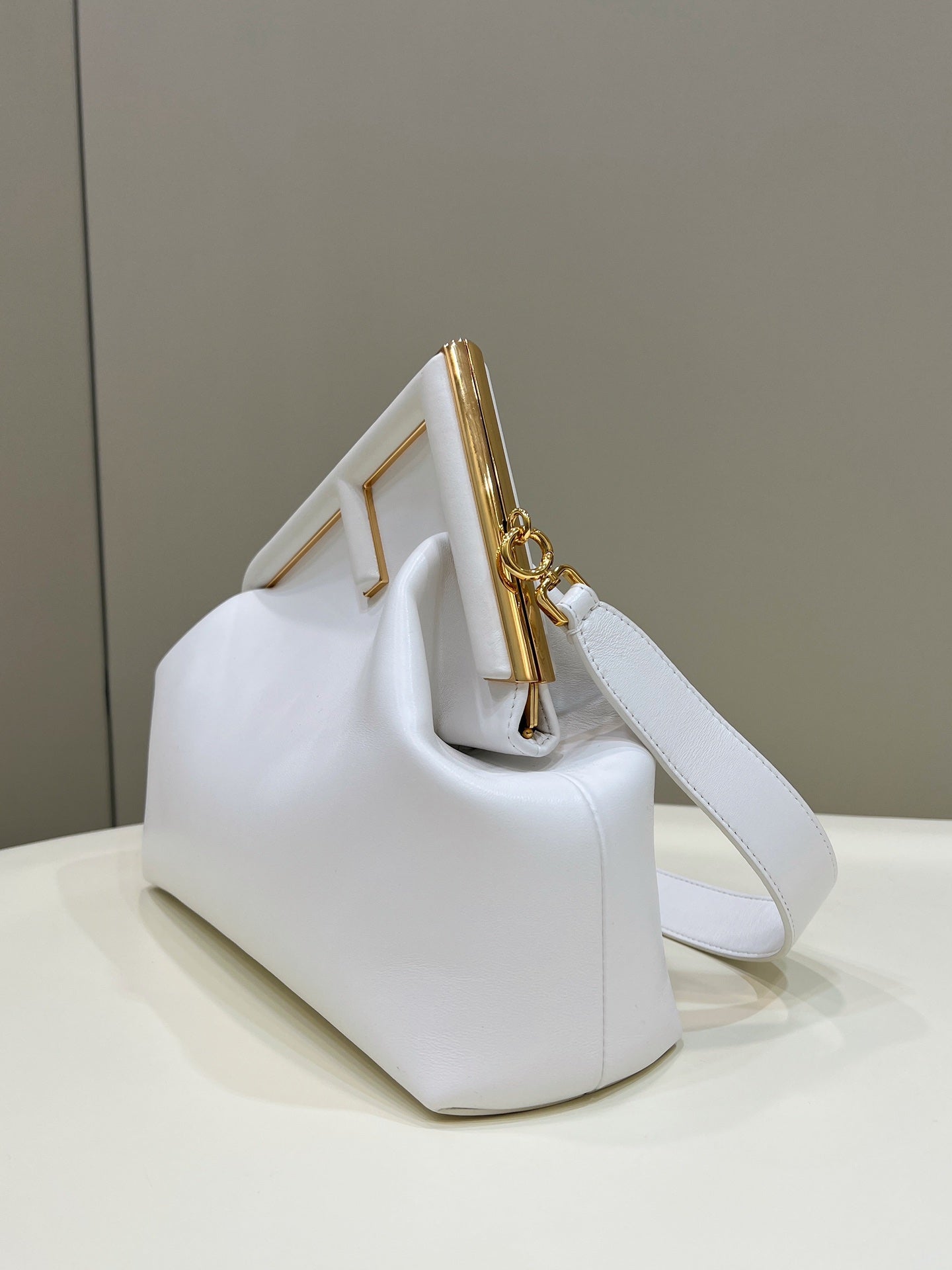 FENDI FIRST SMALL 32 IN WHITE NAPPA LEATHER BAG GOLD HARDWARE mysite