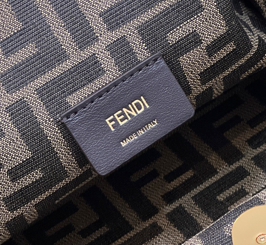 FENDI FIRST SMALL 32 IN WHITE NAPPA LEATHER BAG GOLD HARDWARE mysite