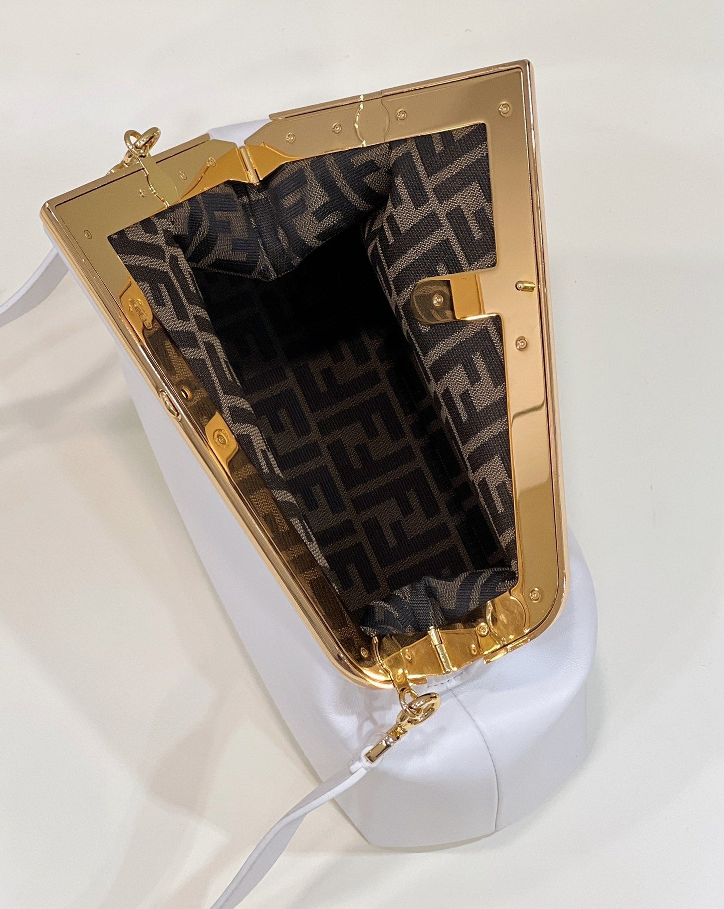 FENDI FIRST SMALL 32 IN WHITE NAPPA LEATHER BAG GOLD HARDWARE mysite