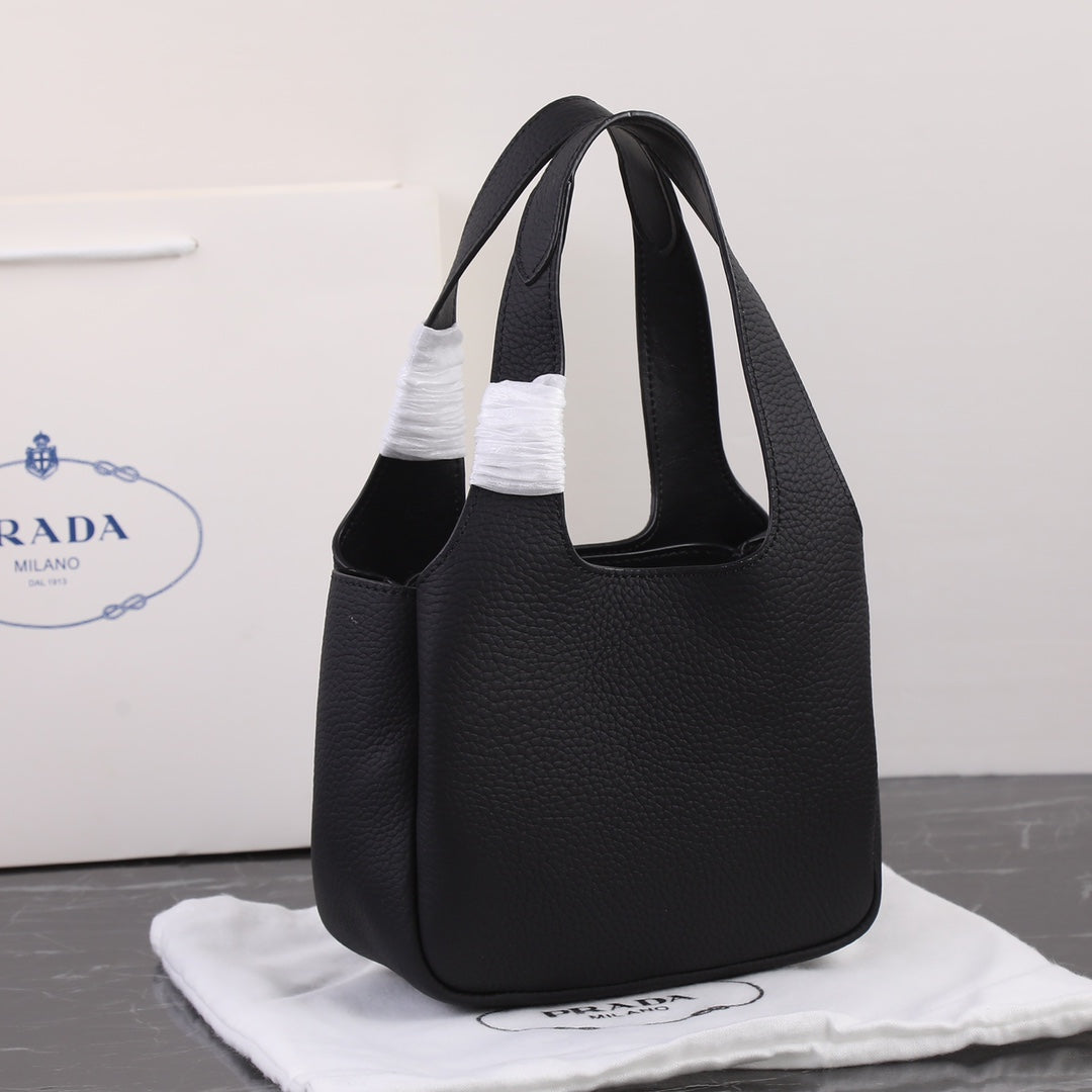 PRA 18 DYNAMIQUE LOGO TOTE BAG IN BLACK CALFSKIN mysite