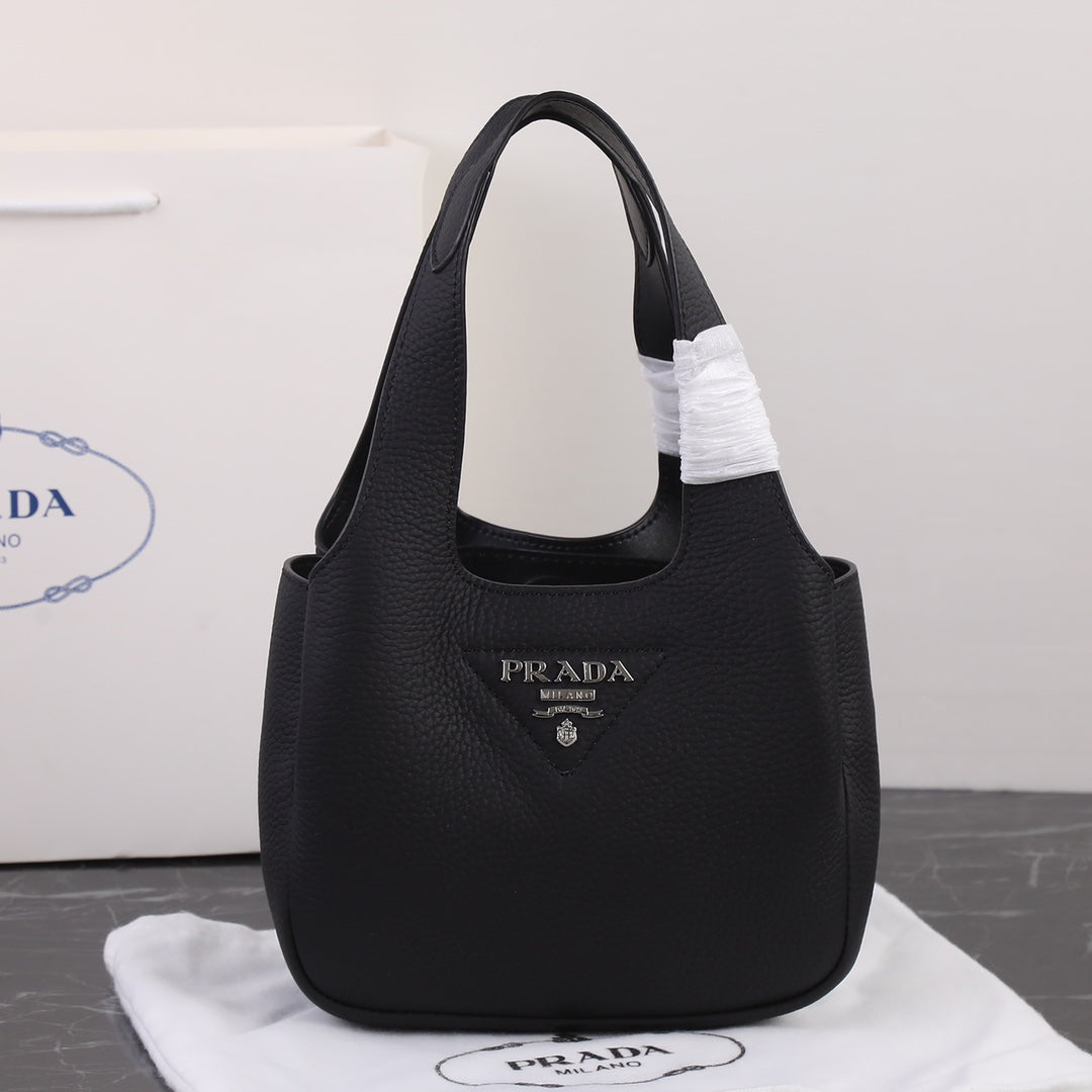 PRA 18 DYNAMIQUE LOGO TOTE BAG IN BLACK CALFSKIN mysite