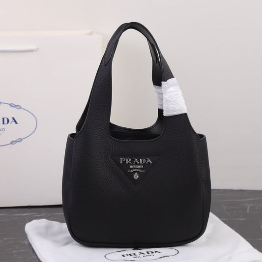 PRA 18 DYNAMIQUE LOGO TOTE BAG IN BLACK CALFSKIN mysite