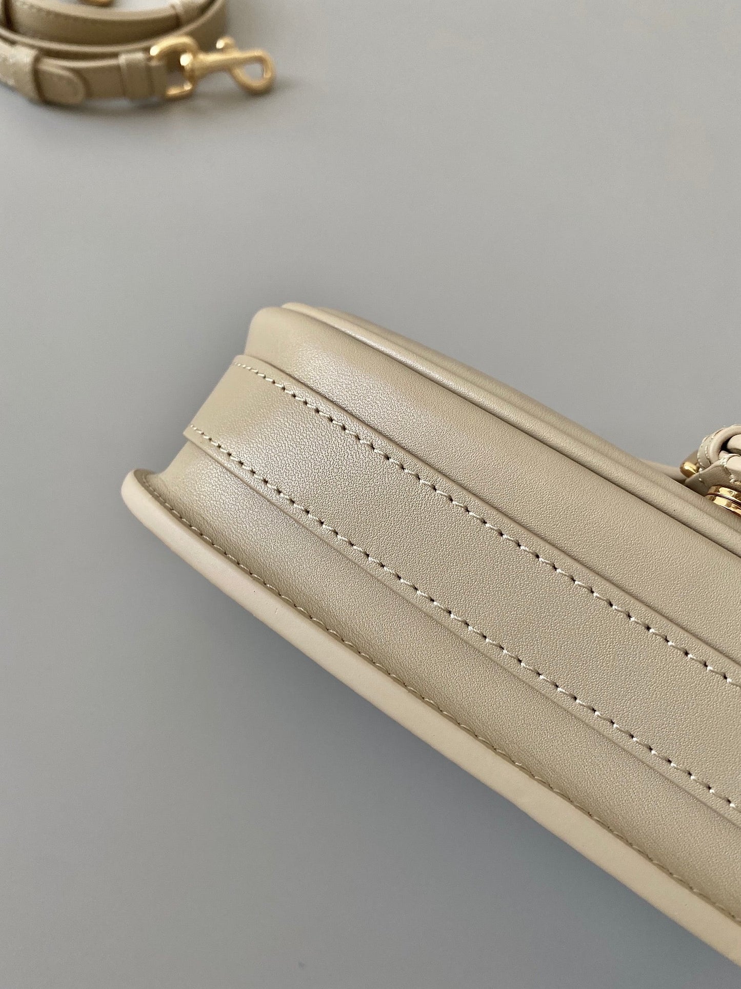 medium cd east west 22cm beige calfskin ghw mysite