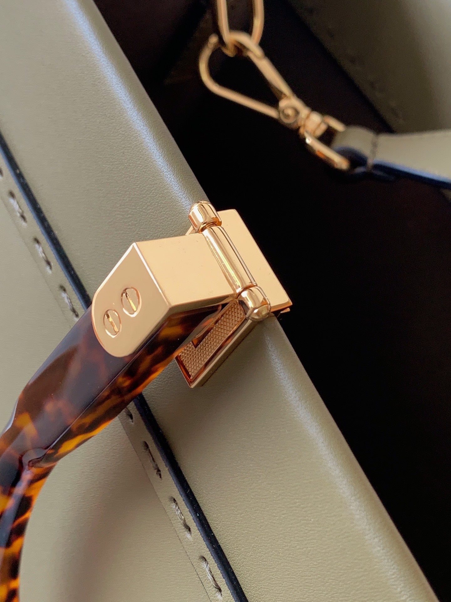 Fend Sunshine Medium Bag 35 Olive Leather mysite