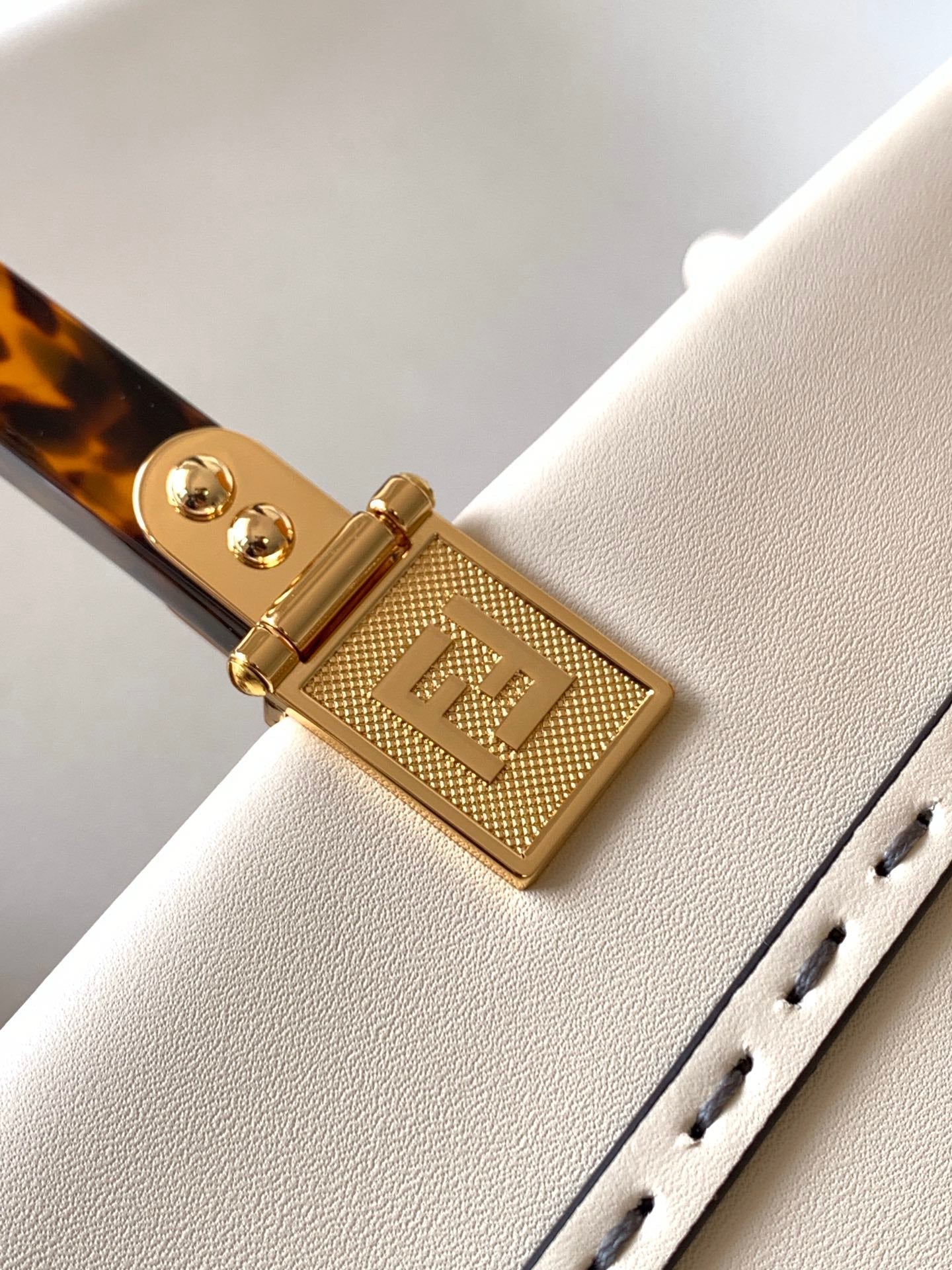 Fend Sunshine Medium Bag 35 White Leather mysite