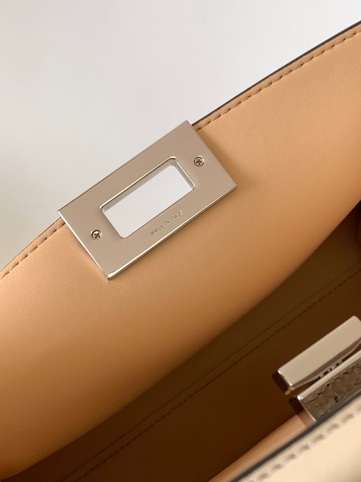 Peekaboo ISeeU Small 27cm Bag ivory lambskin gold hardware mysite