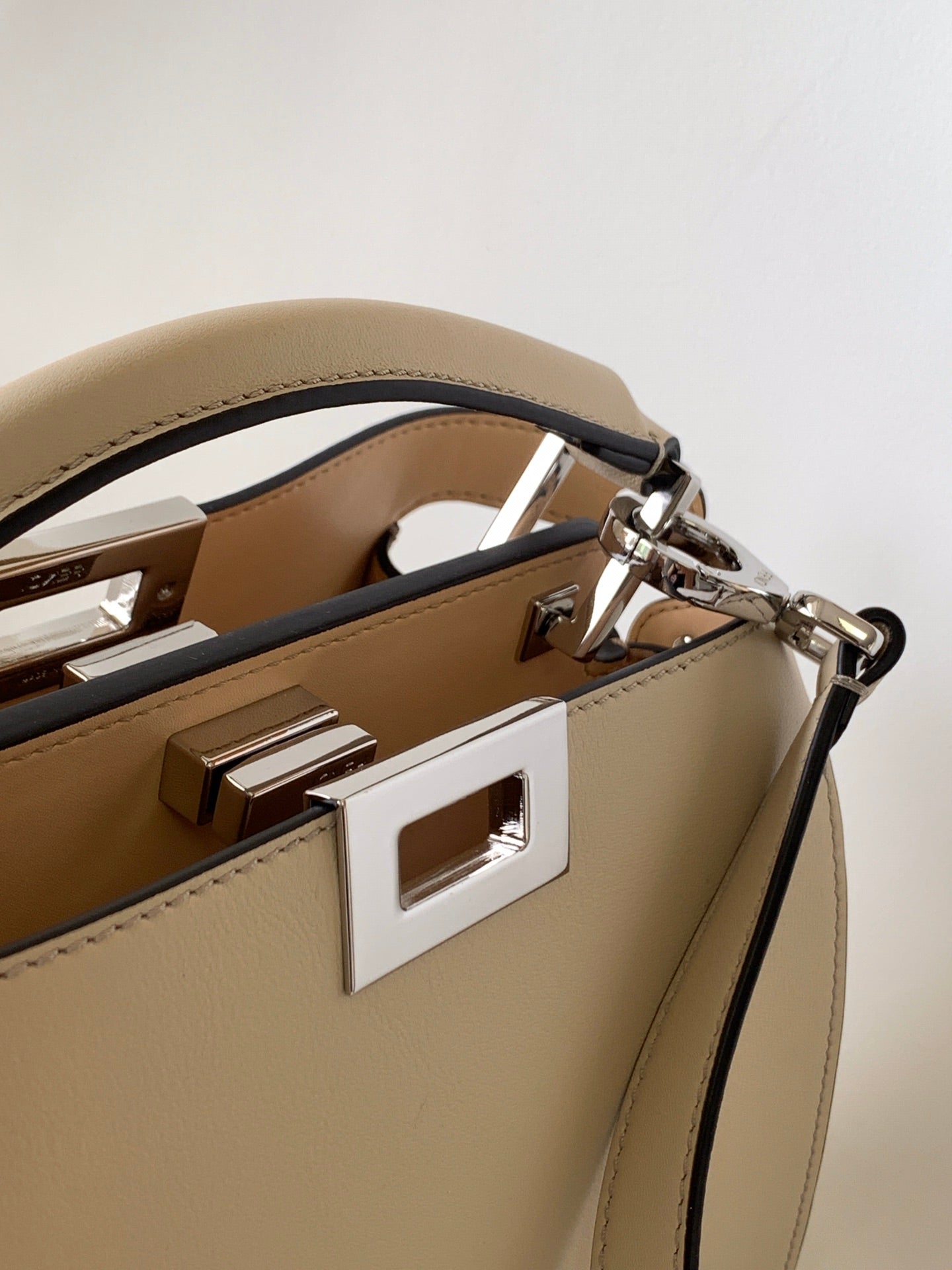 Peekaboo ISeeU Small 27cm Bag ivory lambskin gold hardware mysite