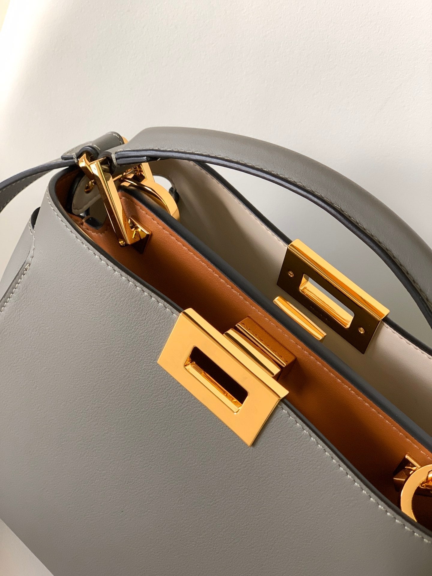 Peekaboo ISeeU Small 27cm Bag grey lambskin gold hardware mysite