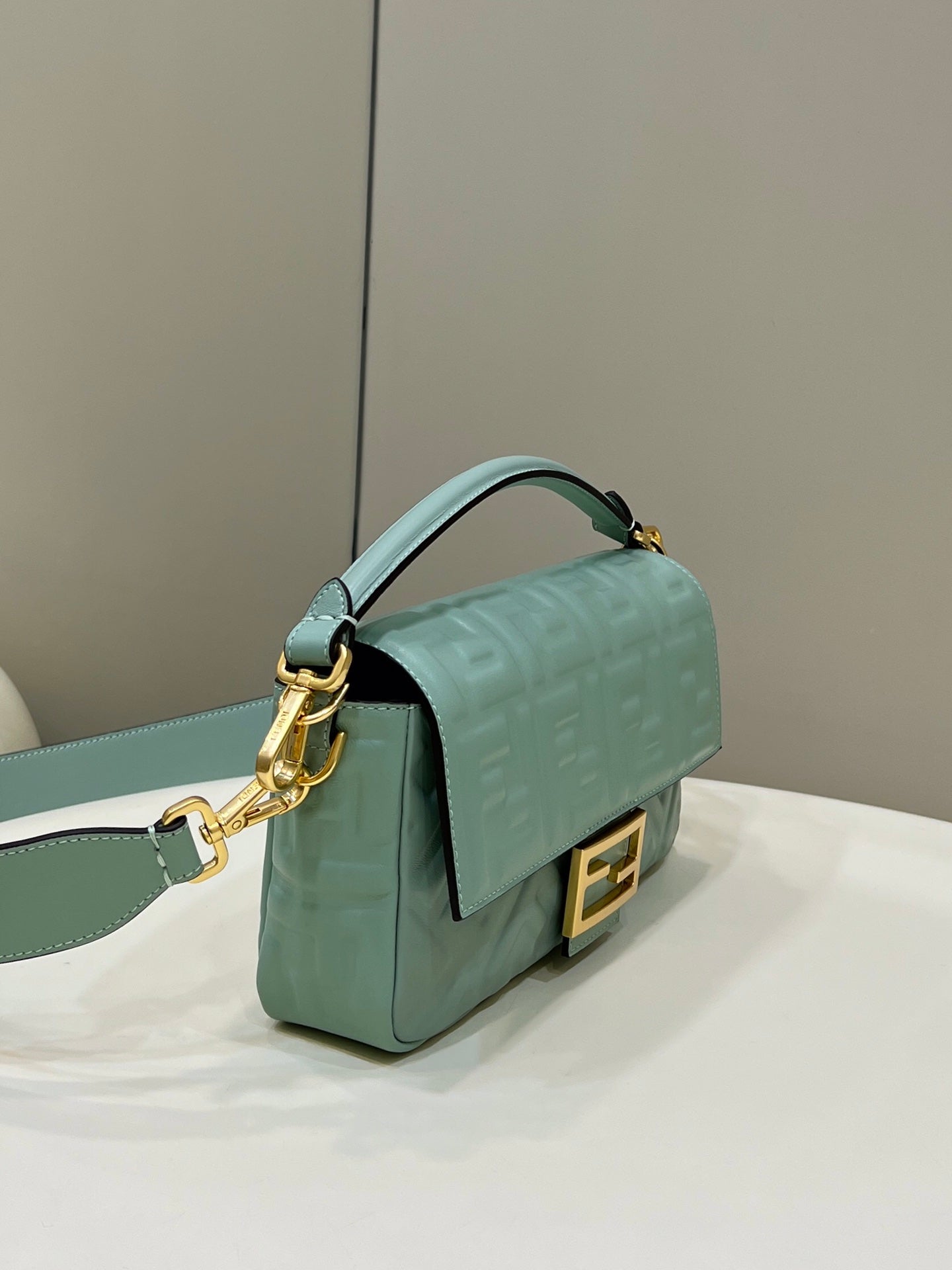 BAGUETTE WITH FF MOTIF 27 IN VIRIDIAN GREEN SOFT LAMBSKIN GOLD HARDWARE mysite