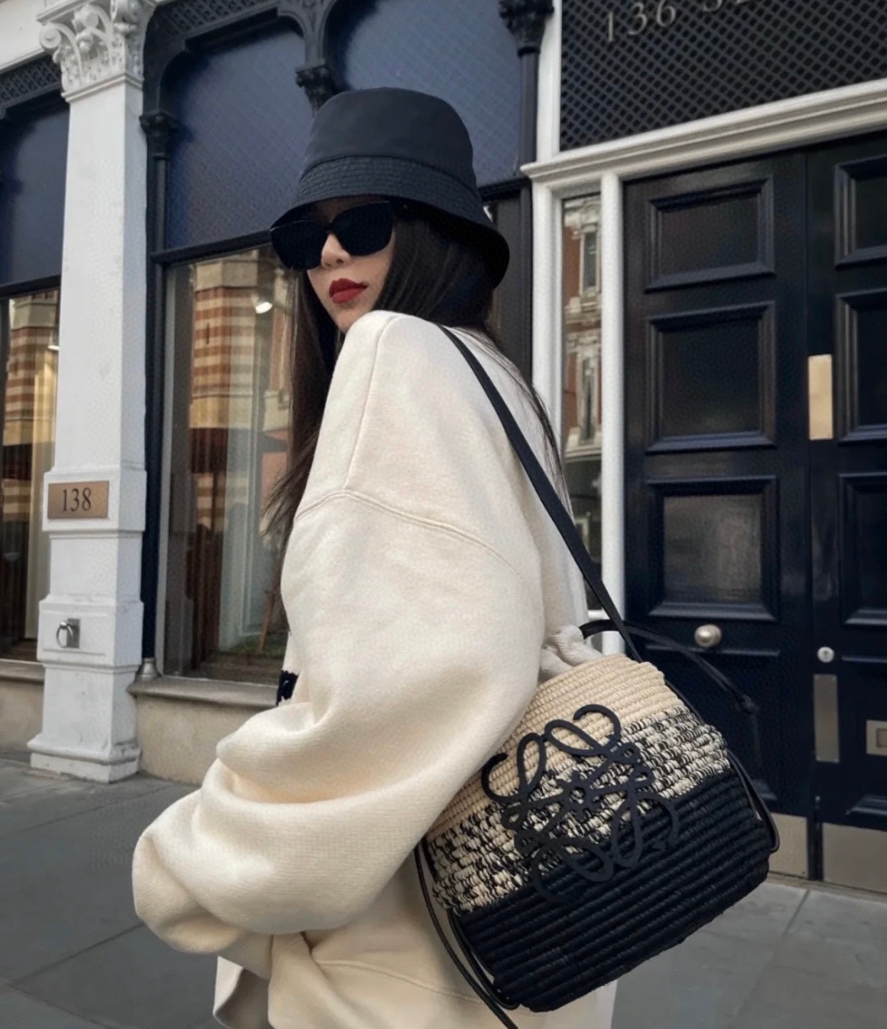 LOE 18 ANAGRAM BASKET BAG IN BLACK AND NATURAL RAFFIA mysite