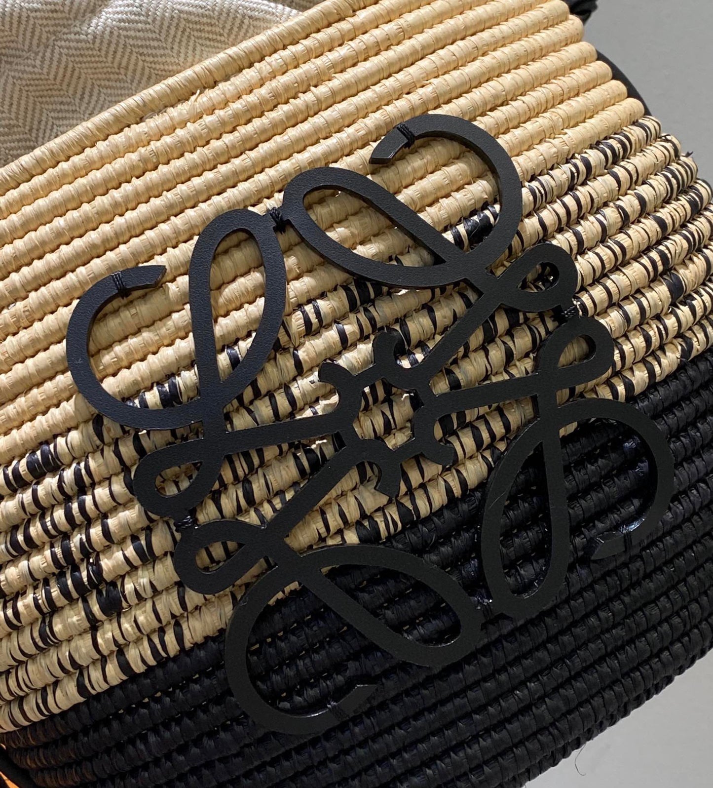 LOE 18 ANAGRAM BASKET BAG IN BLACK AND NATURAL RAFFIA mysite