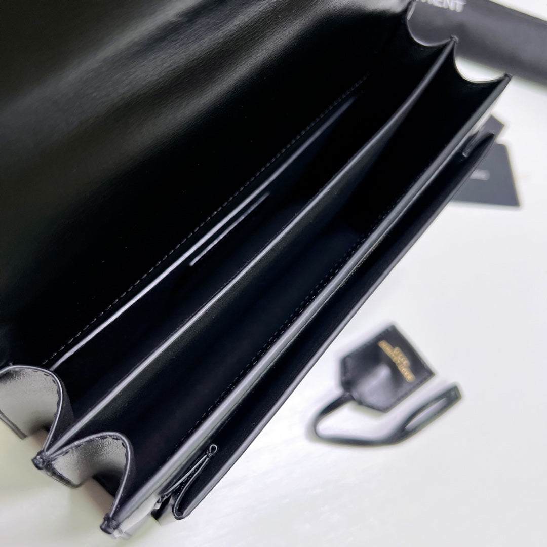 SUNSET MEDIUM 22 IN BLACK CALFSKIN GOLD HARDWARE mysite