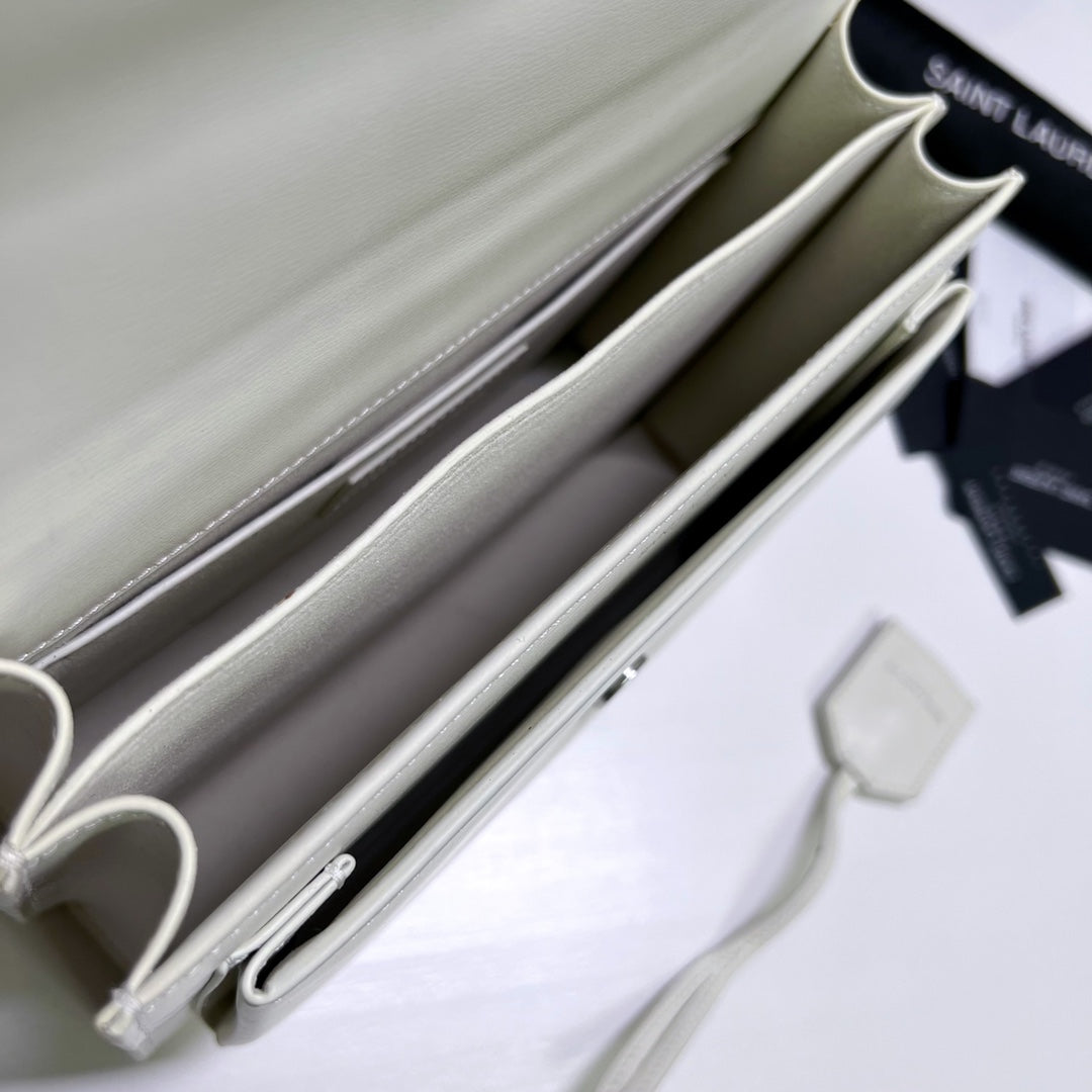 SUNSET MEDIUM 22 IN WHITE CALFSKIN SILVER HARDWARE mysite