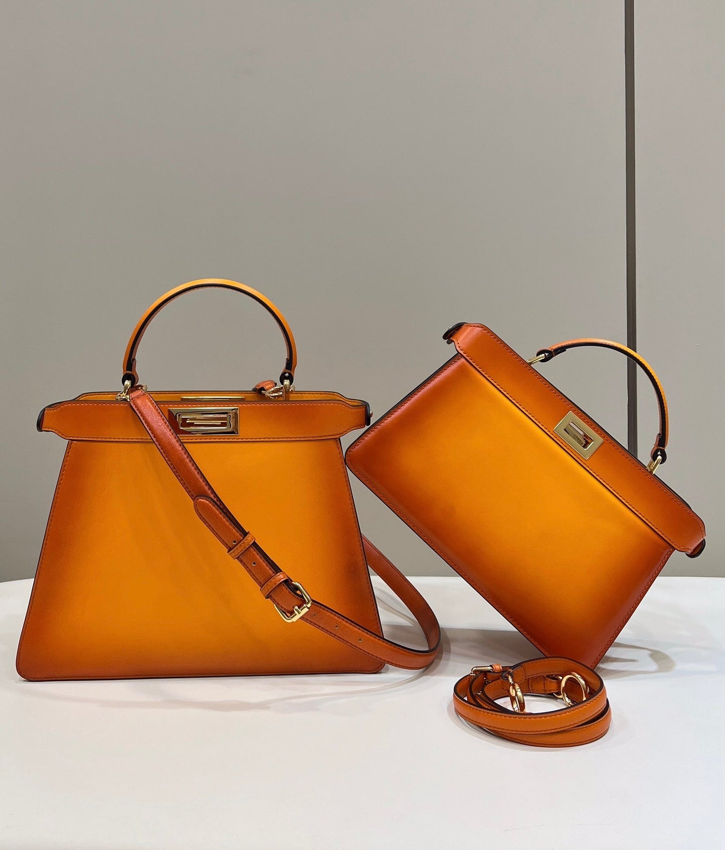 PEEKABOO ISEEU 33 IN ORANGE OMBRE SMOOTH CALFSKIN GOLD HARDWARE mysite