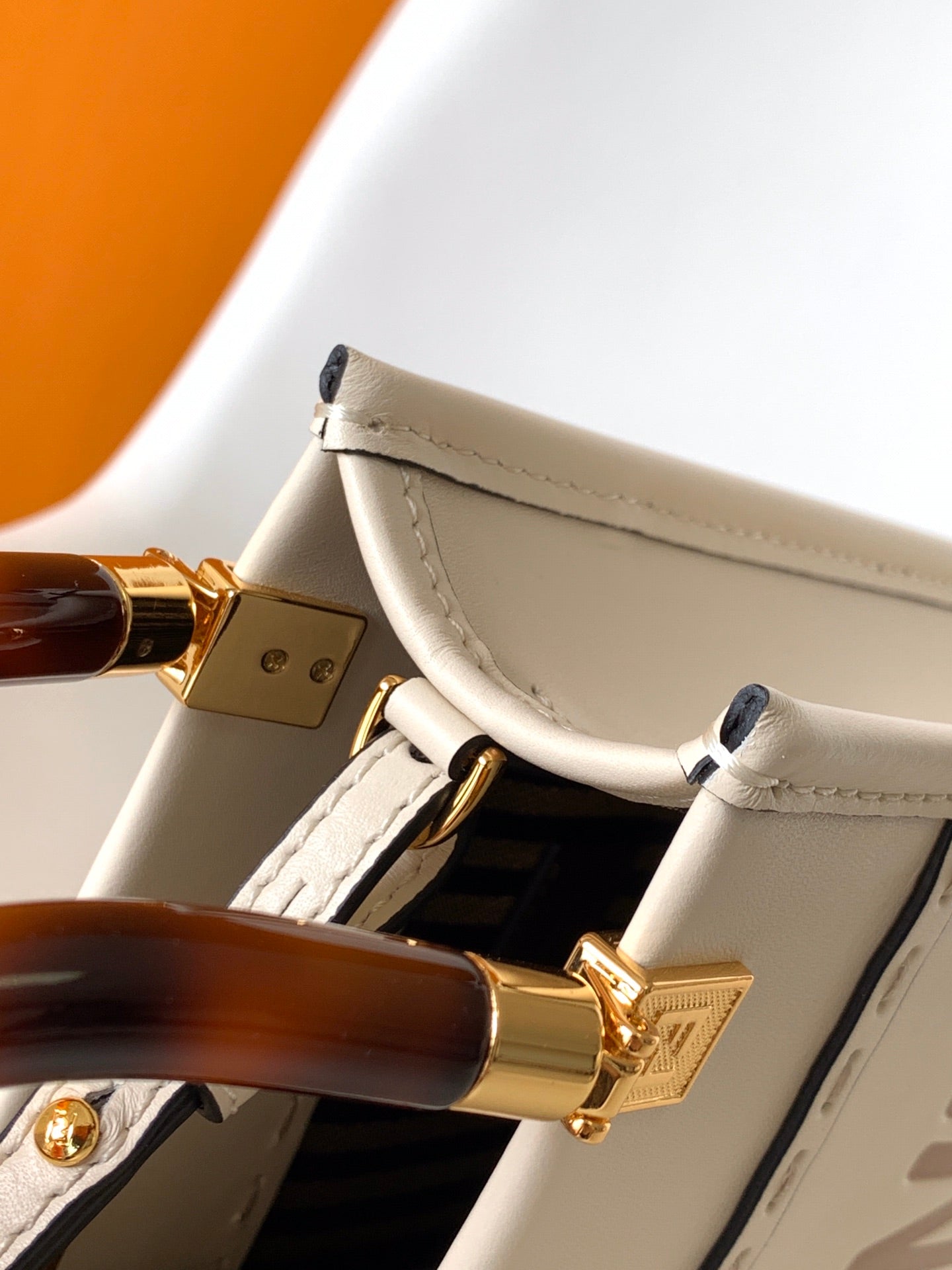 Fend Mini Sunshine Shopper Bag 18 White Leather mysite