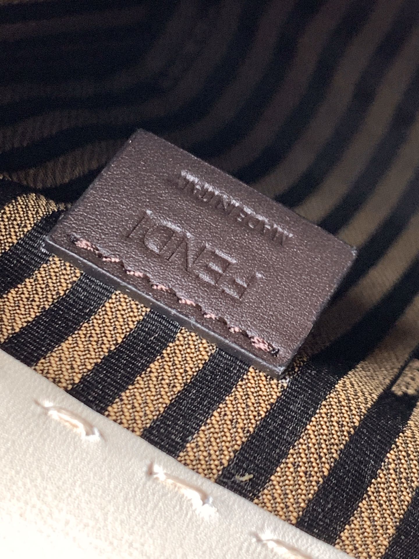 Fend Mini Sunshine Shopper Bag 18 White Leather mysite