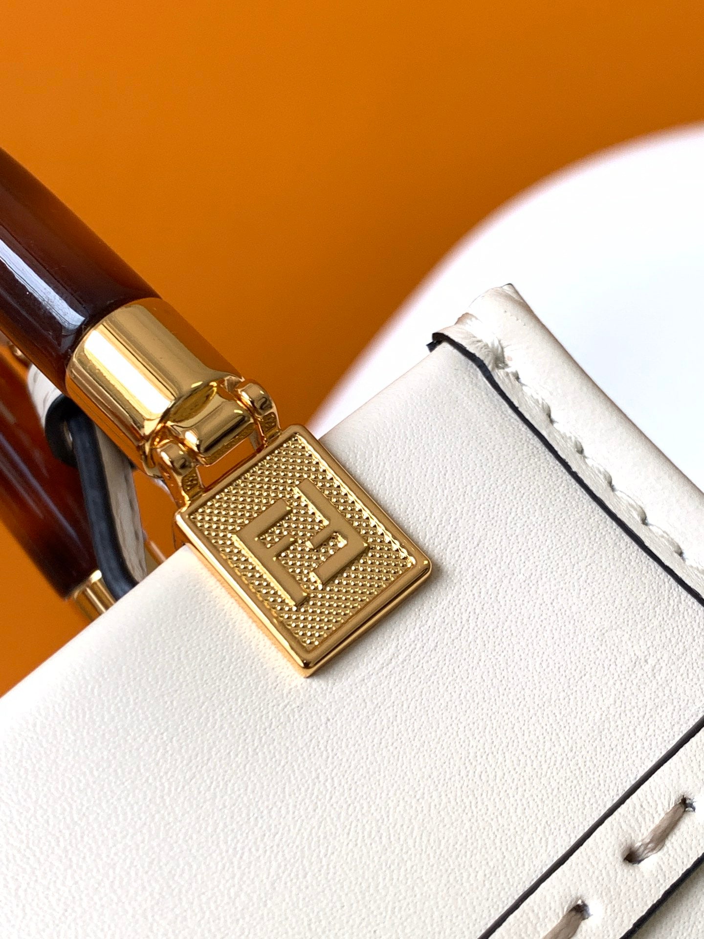 Fend Mini Sunshine Shopper Bag 18 White Leather mysite