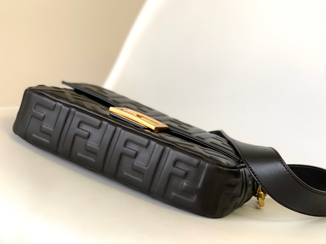 Fend Baguette 27 Bag With FF Motif Black Leather Ghw mysite