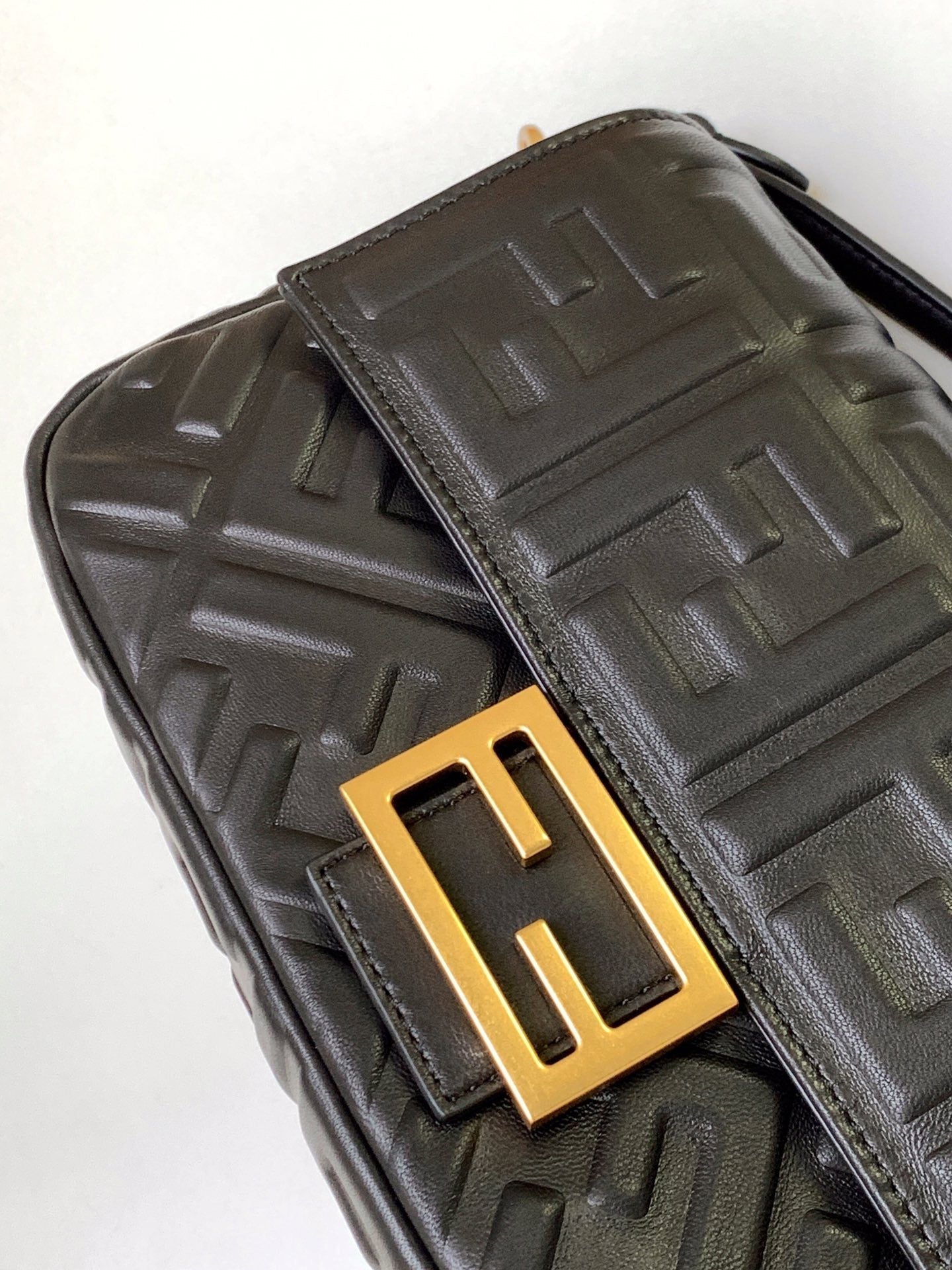 Fend Baguette 27 Bag With FF Motif Black Leather Ghw mysite