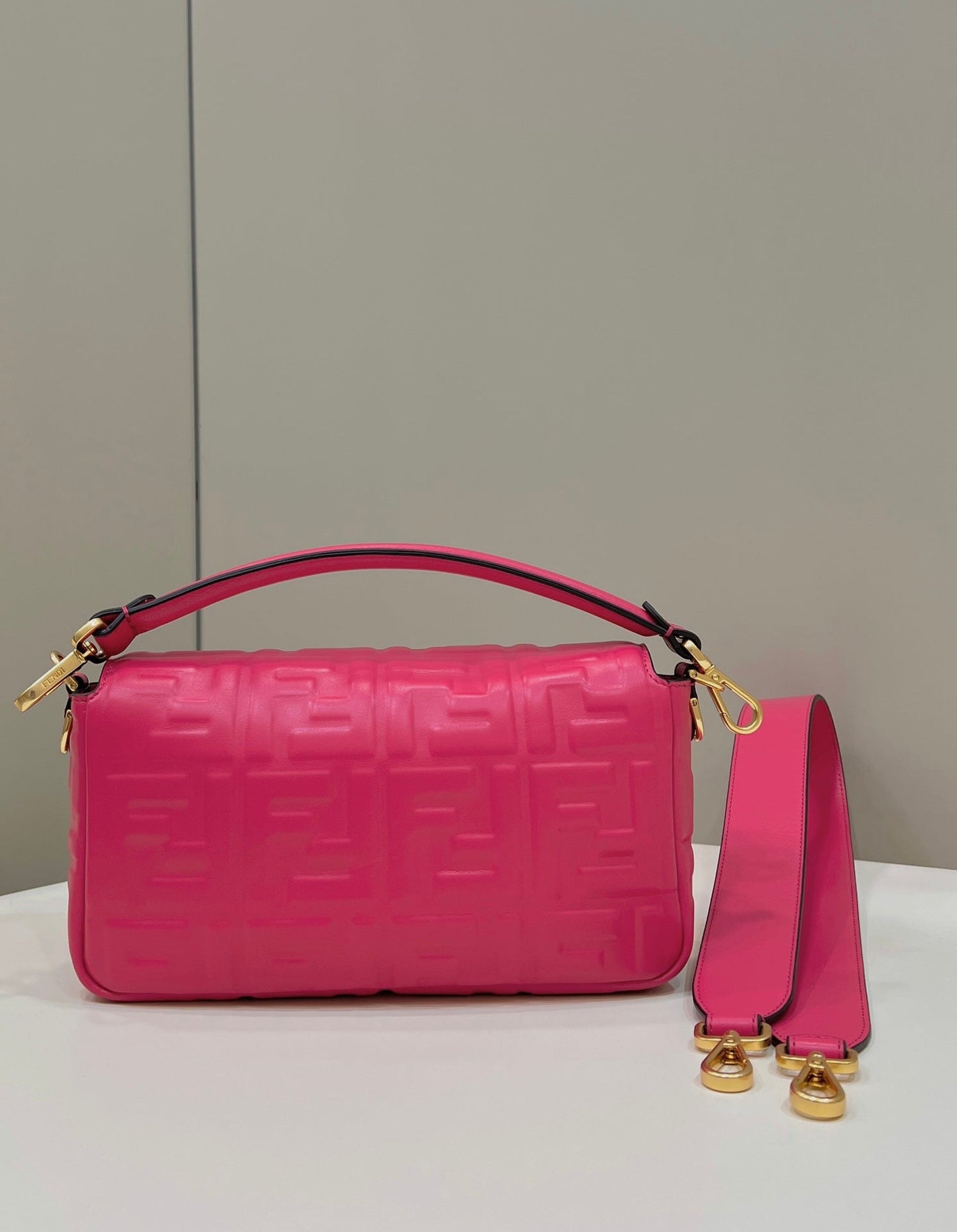 BAGUETTE WITH FF MOTIF 27 IN CERISH PINK SOFT LAMBSKIN GOLD HARDWARE mysite