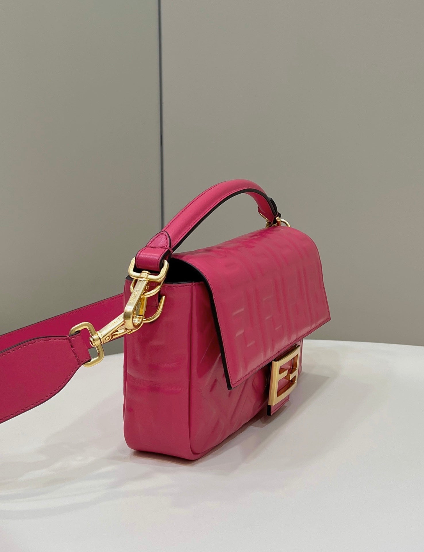 BAGUETTE WITH FF MOTIF 27 IN CERISH PINK SOFT LAMBSKIN GOLD HARDWARE mysite
