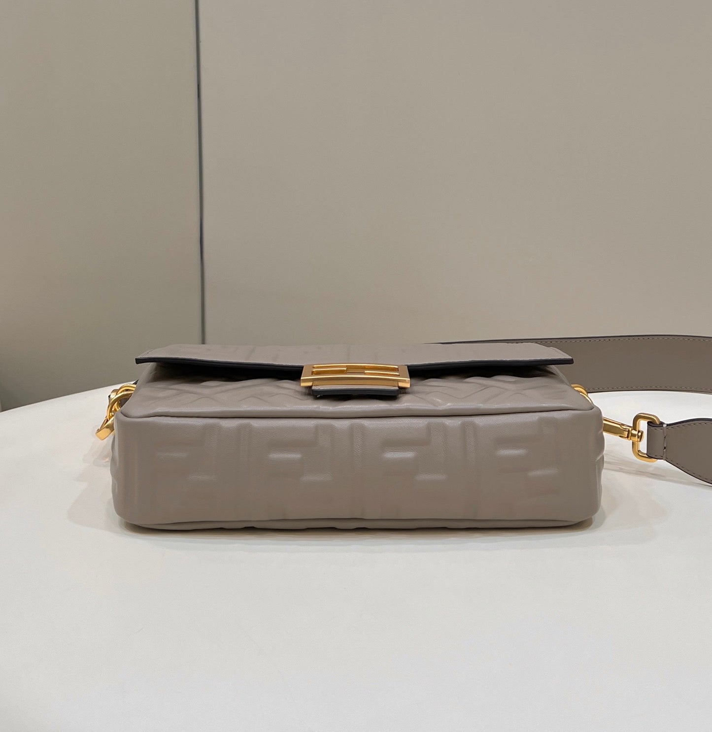 Baguette 27cm Dove Grey Lambskin Gold Hardware mysite