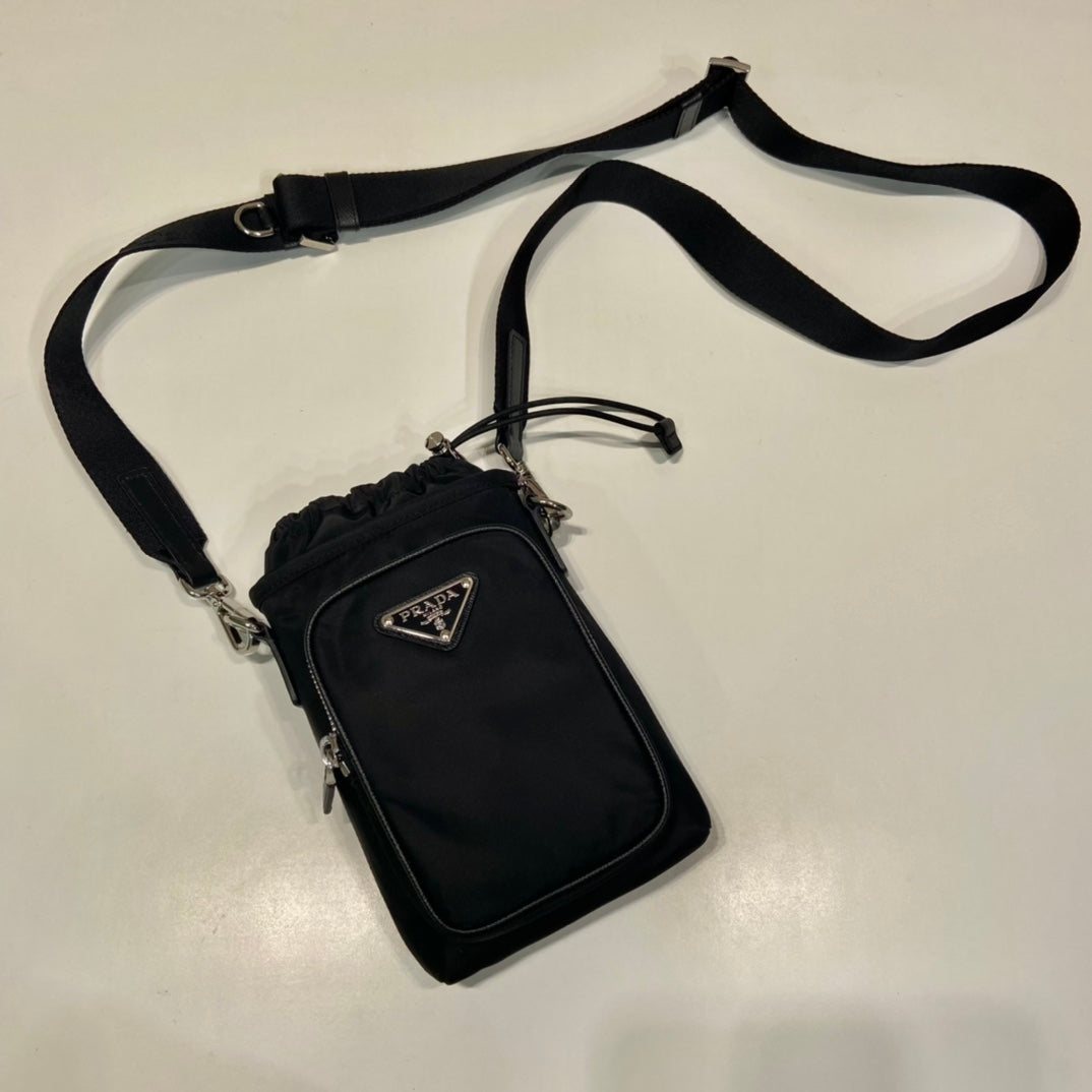 PHONE BAG 18 IN BLACK RE-NYLON mysite