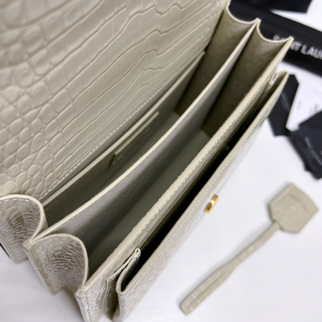 SUNSET MEDIUM 22 IN WHITE CROCODILE PATTERN CALFSKIN GOLD HARDWARE mysite