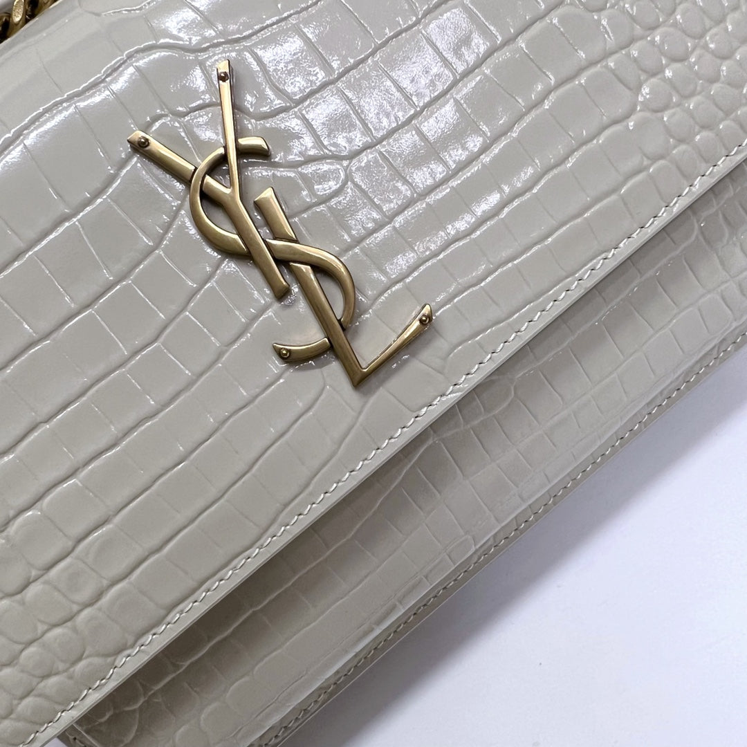 SUNSET MEDIUM 22 IN WHITE CROCODILE PATTERN CALFSKIN GOLD HARDWARE mysite