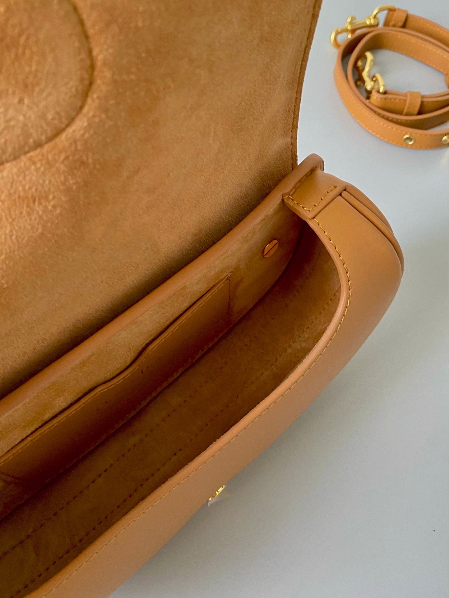 medium cd east west bobby 22cm brown calfskin ghw mysite