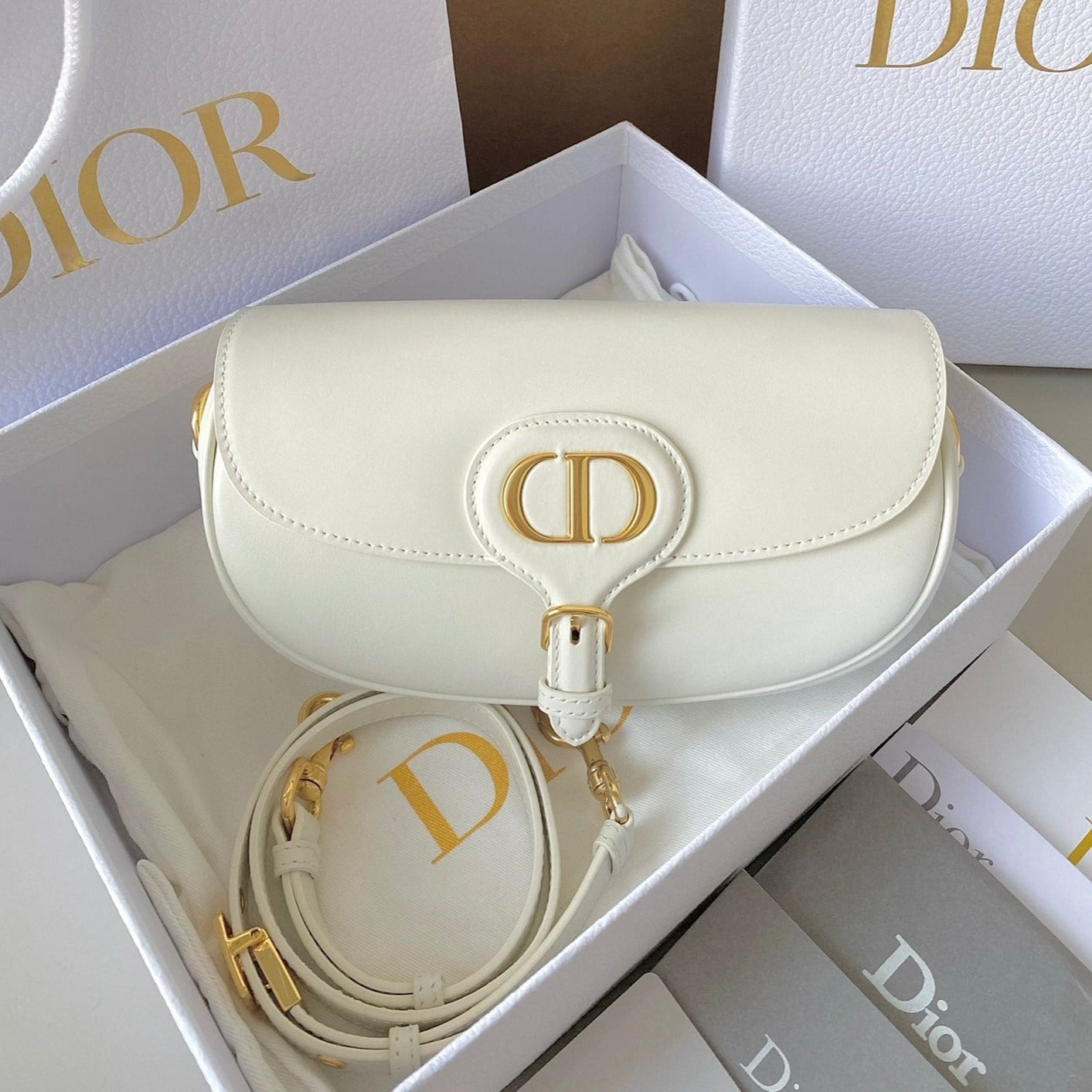 medium cd east west bobby 22cm white calfskin ghw mysite