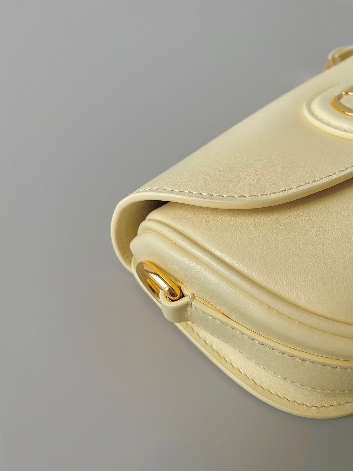 medium cd east west bobby 22cm cream calfskin ghw mysite