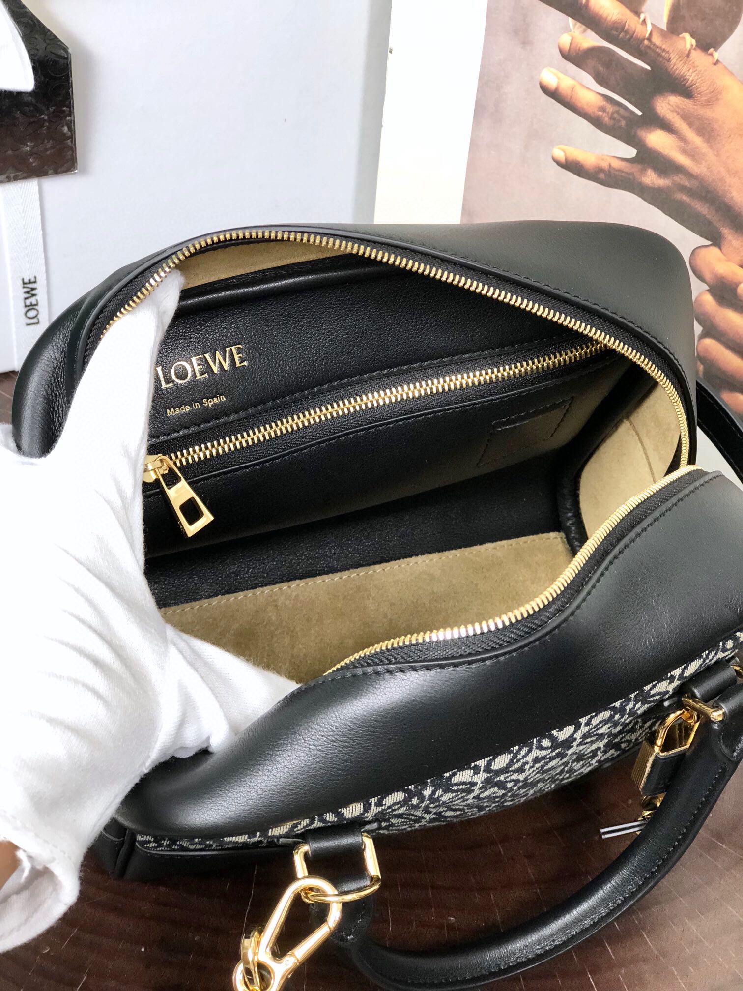 LOE AMAZONA 19 BAG IN BLACK CALFSKIN AND MONOGRAM JACQUARD mysite