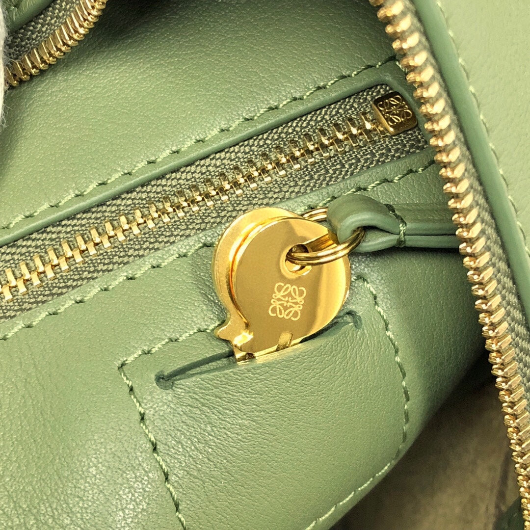 LOE AMAZONA 19 BAG IN AVOCADO GREEN NAPPA CALFSKIN mysite