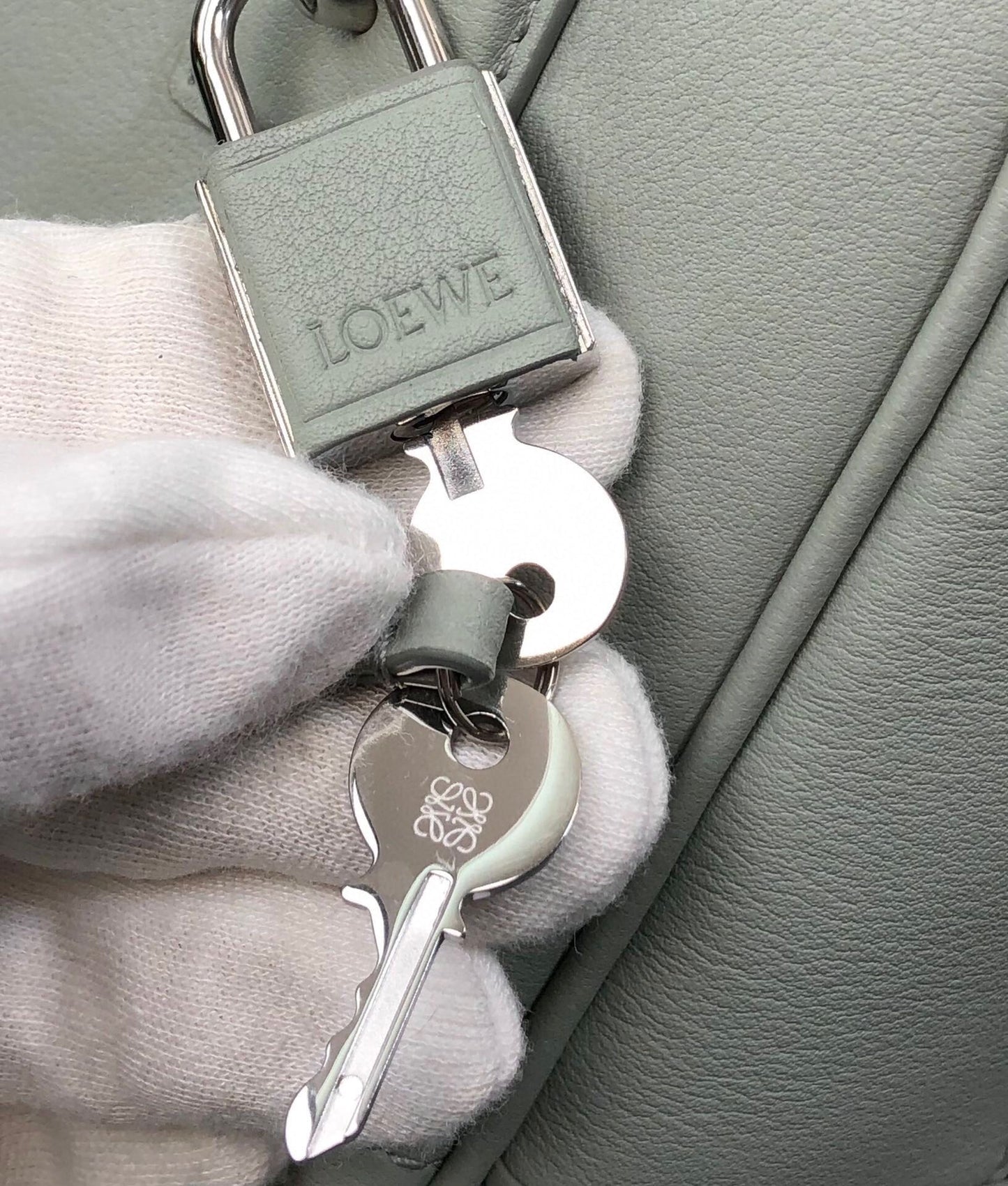 LOE AMAZONA 19 BAG IN LIGHT GREY NAPPA CALFSKIN mysite