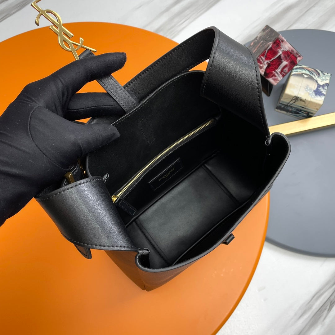 le 5a7 small 23cm black calfskin mysite