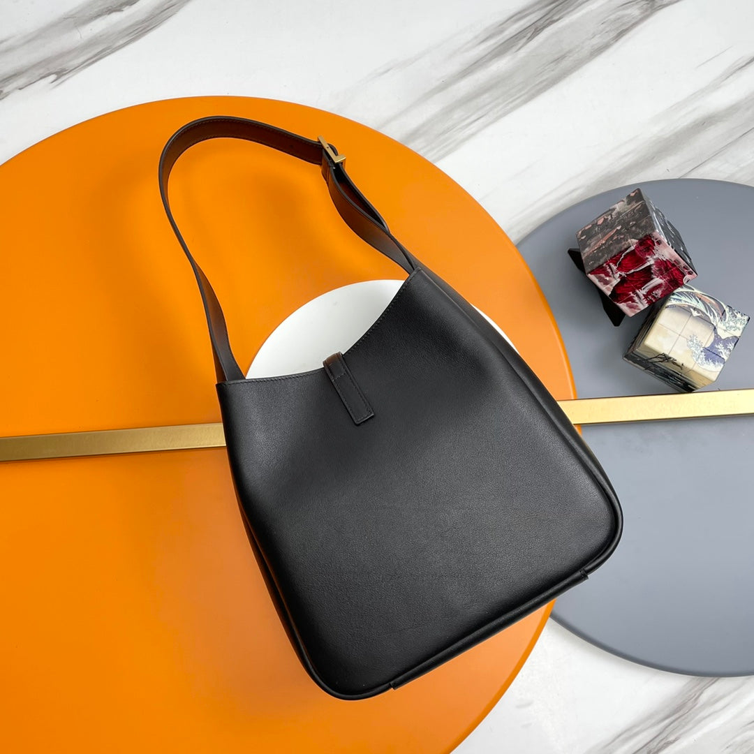 le 5a7 small 23cm black calfskin mysite