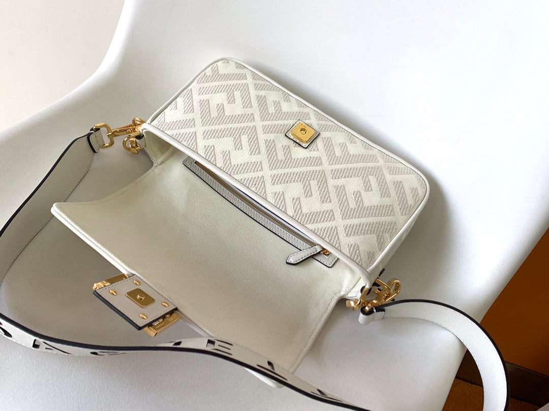 Fend Baguette White Canvas Bag 27 with FF Embroidery Ghw mysite