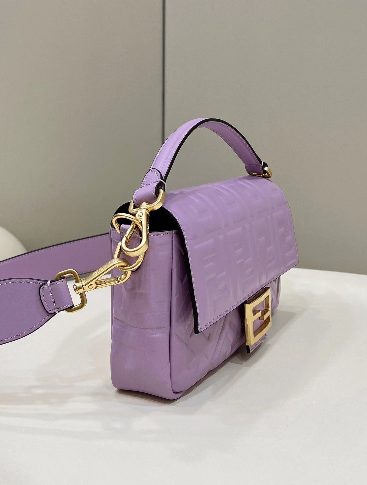 BAGUETTE WITH FF MOTIF 27 IN MAUVE PURPLE SOFT LAMBSKIN GOLD HARDWARE mysite