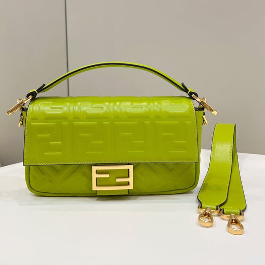 BAGUETTE WITH FF MOTIF 27 IN LIMERICK SOFT LAMBSKIN GOLD HARDWARE mysite