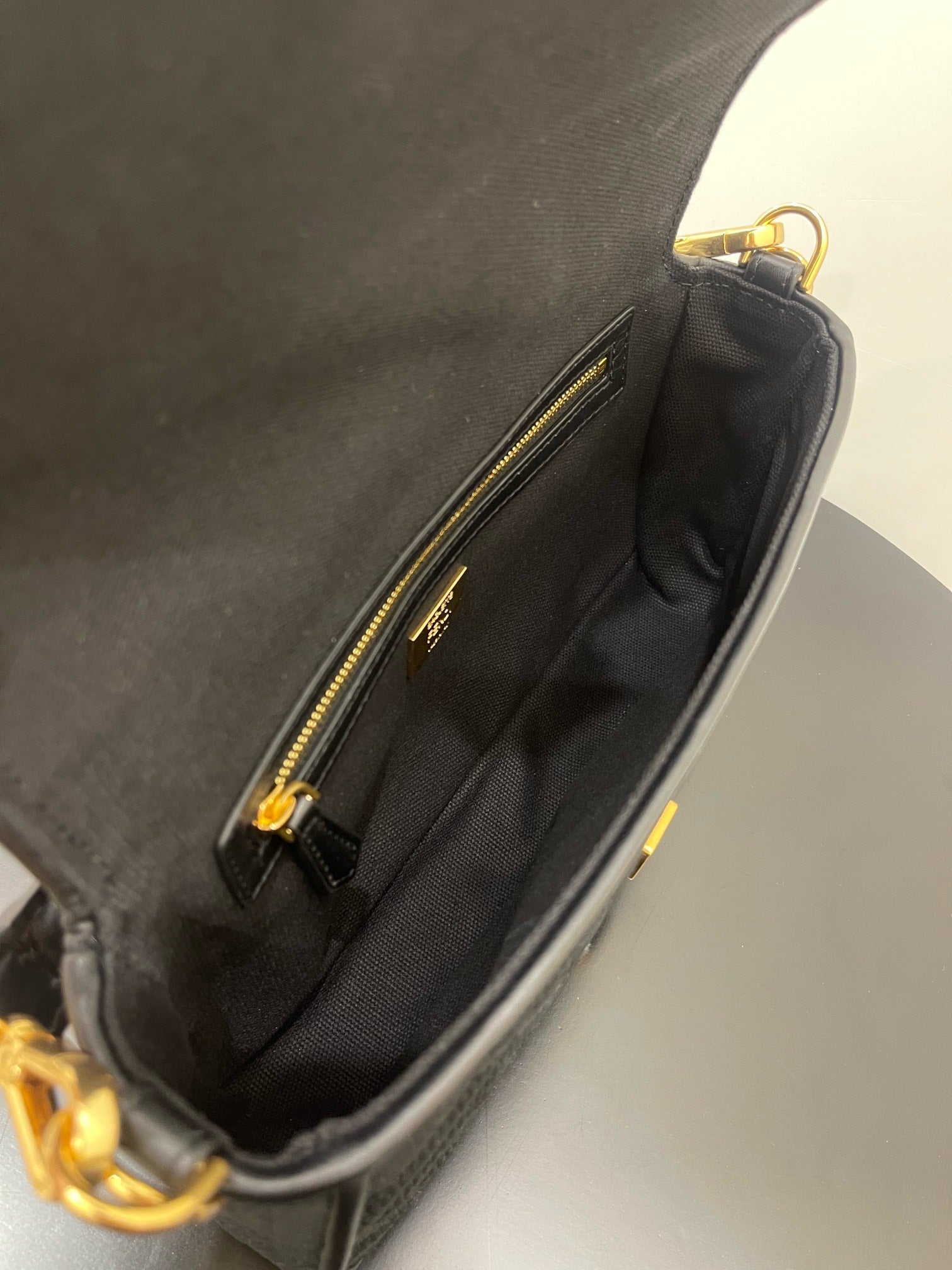 FENDI 26 BAGUETTE BLACK NAPPA LEATHER BAG WITH GOLD HARDWARE mysite